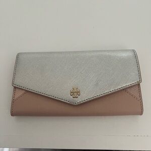 Tory Burch Two-Tone Envelope Wallet - Silver & Blush Pink